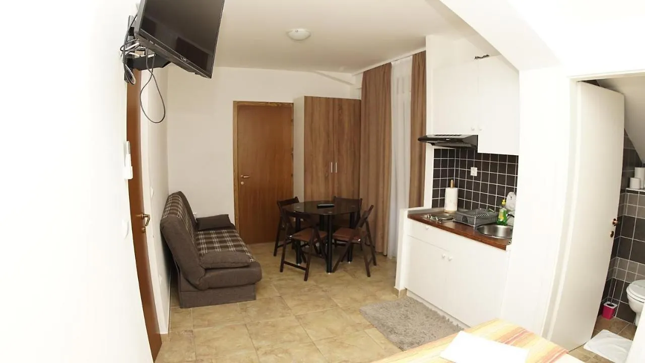 Inviting Apartment 14 Sleeps 3 Guests Split